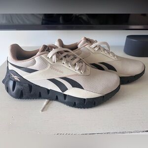 Zig Dynamica STR Reebok Cream & Black Sneakers